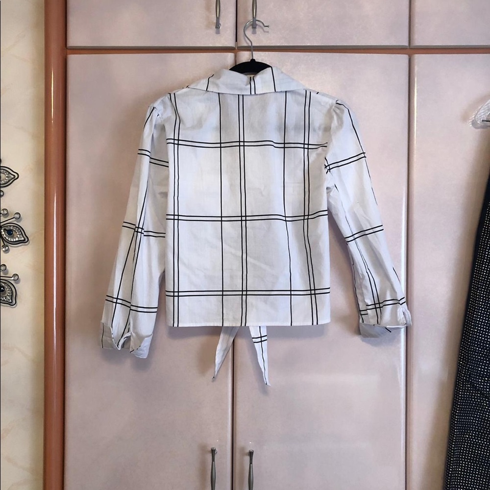 Button down - Picture 2 of 2